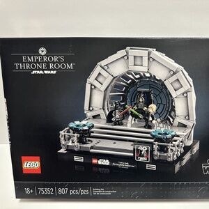 LEGO STAR WARS "Emperor's Throne Room Diorama" Jedi 40 yr  75352 UNOPENED